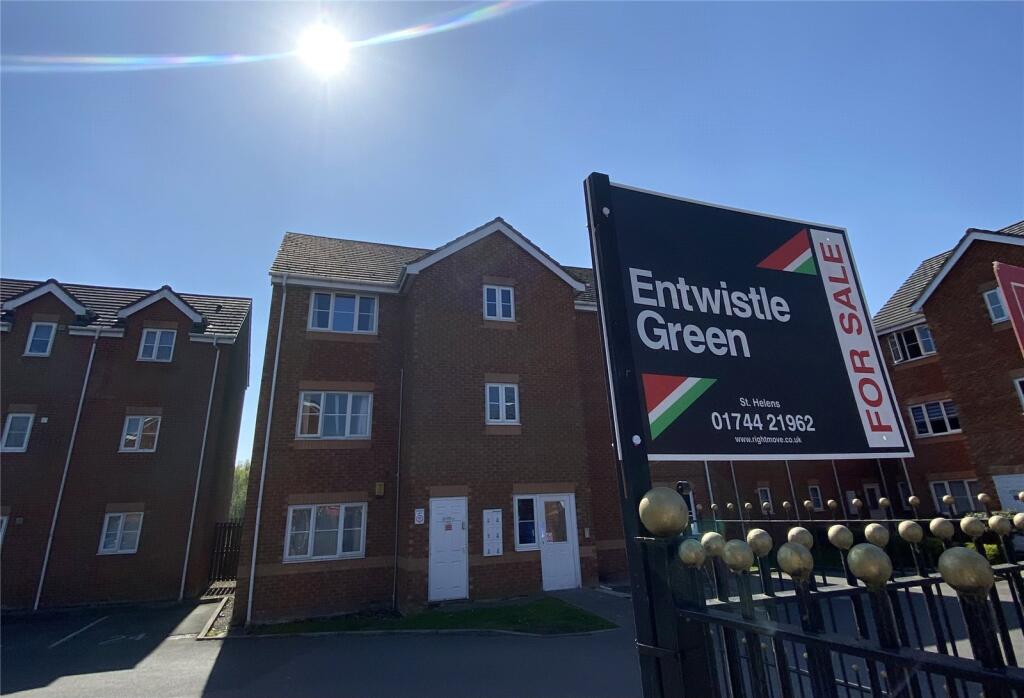 2-bed flat on Medway Court, St. Helens, Merseyside, WA9, £65,000