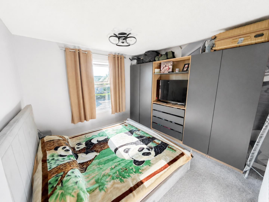 Brackenfield Square, Southfields, Northampton NN3 - More