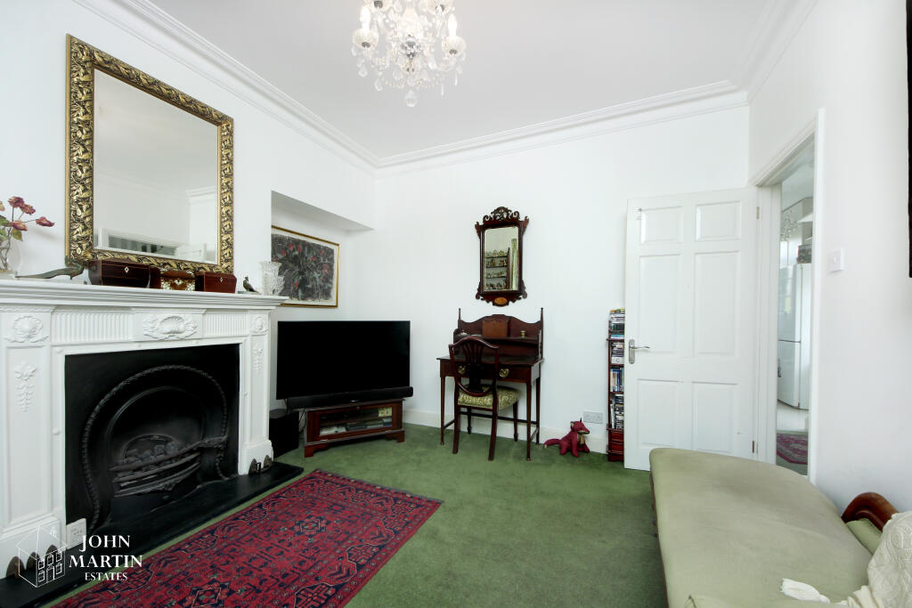 House in London, Brentham Garden Suburb, Perivale - More