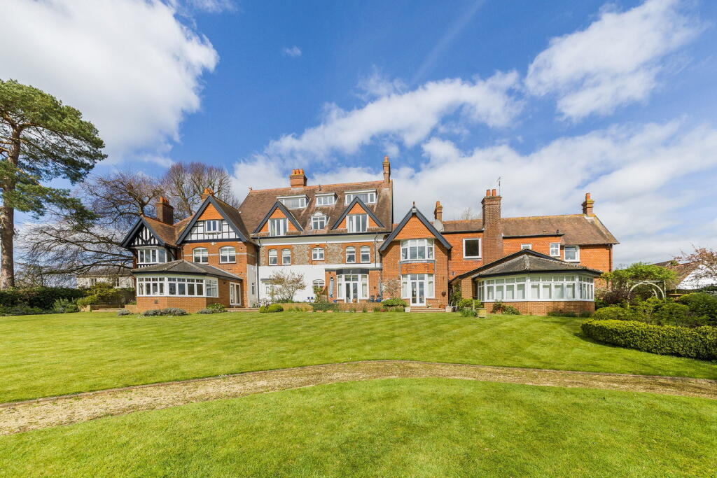 Main image of property: Riverside House, Burcot, OX14