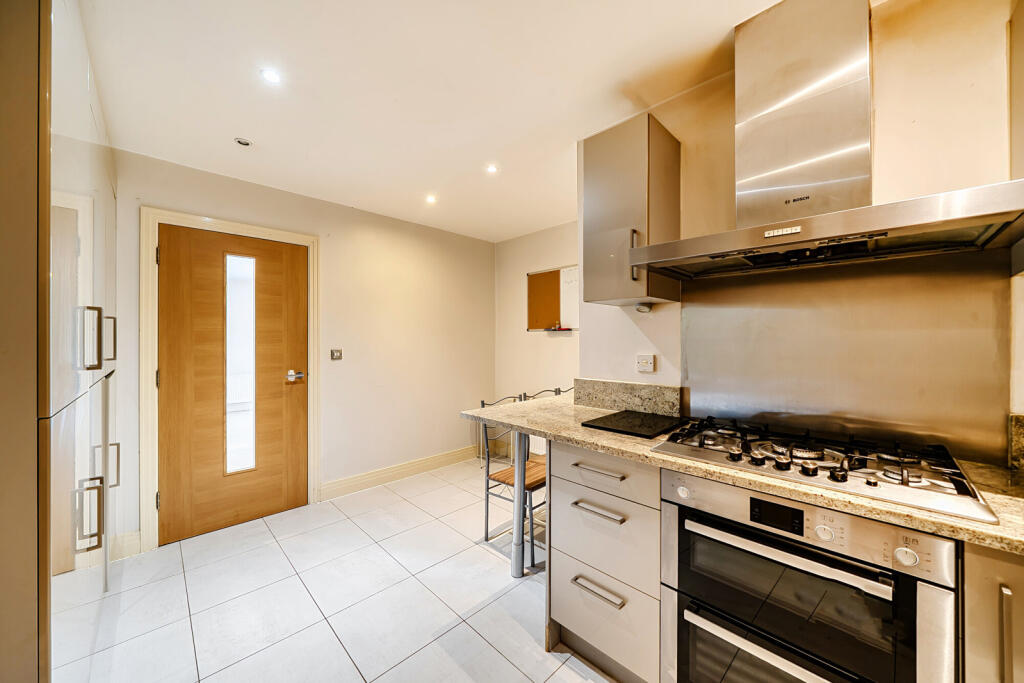 Apartment in Southall - View 5