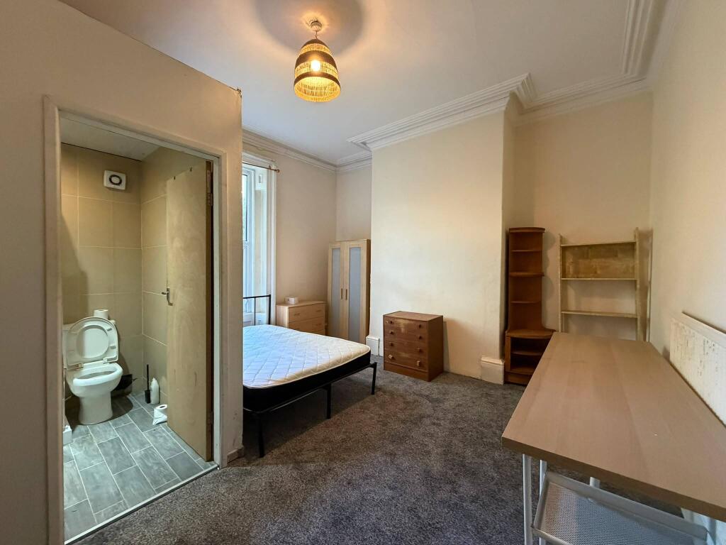 House in Leeds, Woodhouse Cliff, Hyde Park - More