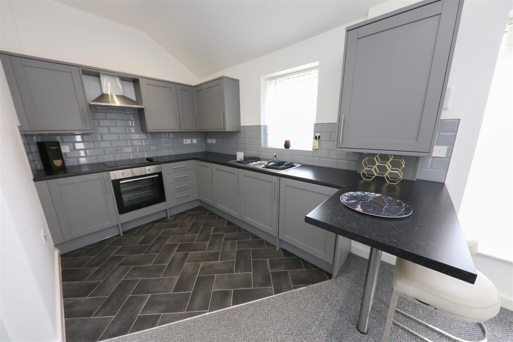 Hoddesdon Crescent, Dunscroft, Doncaster photo 2