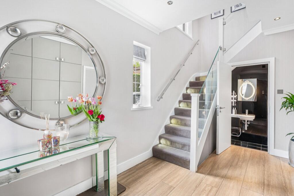 House in London, Hampstead Garden Suburb - View 2