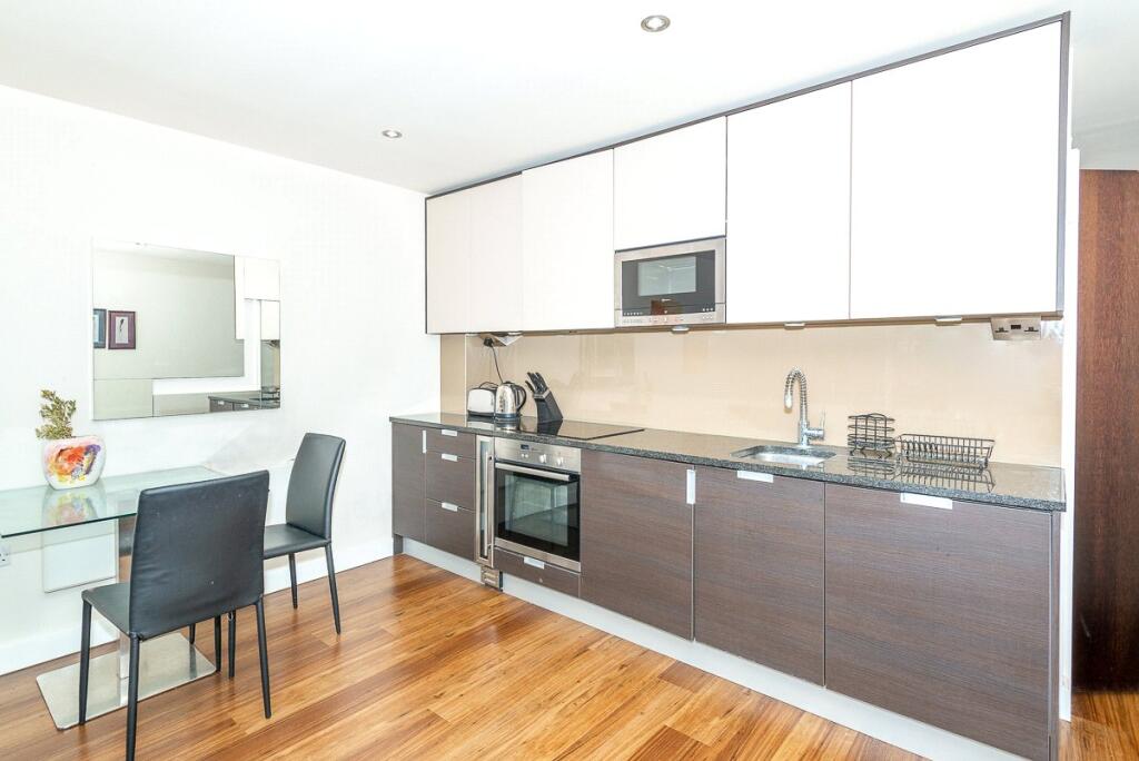 House in London - View 2
