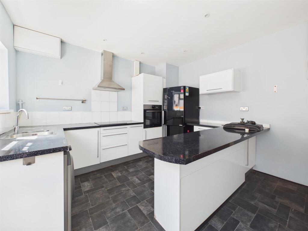 Mayfield Avenue, Porthcawl - More
