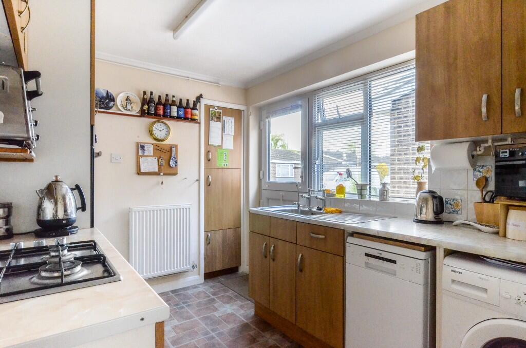 House in Wealden, Hailsham - More