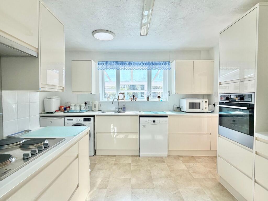 Copse Road, Bexhill-on-Sea, TN39 photo 4