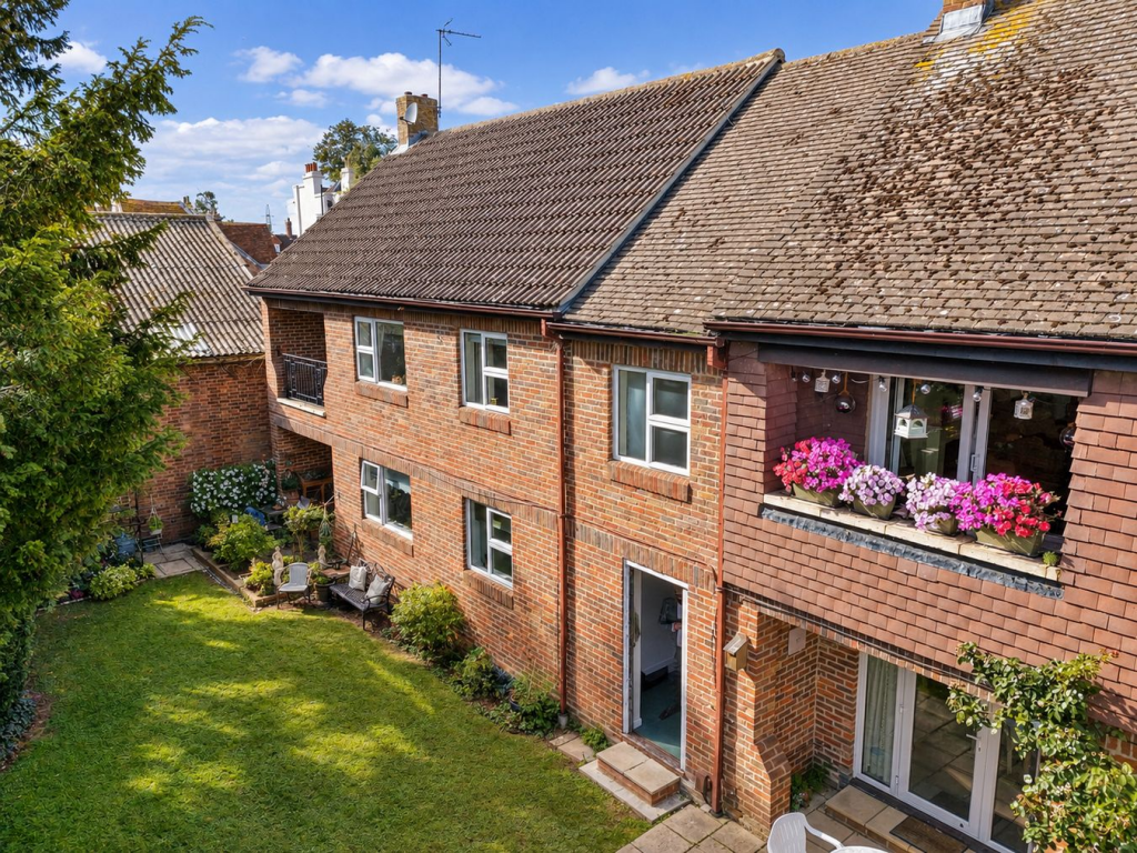2-bed house on Riddell Gardens, Baldock, SG7, £150,000
