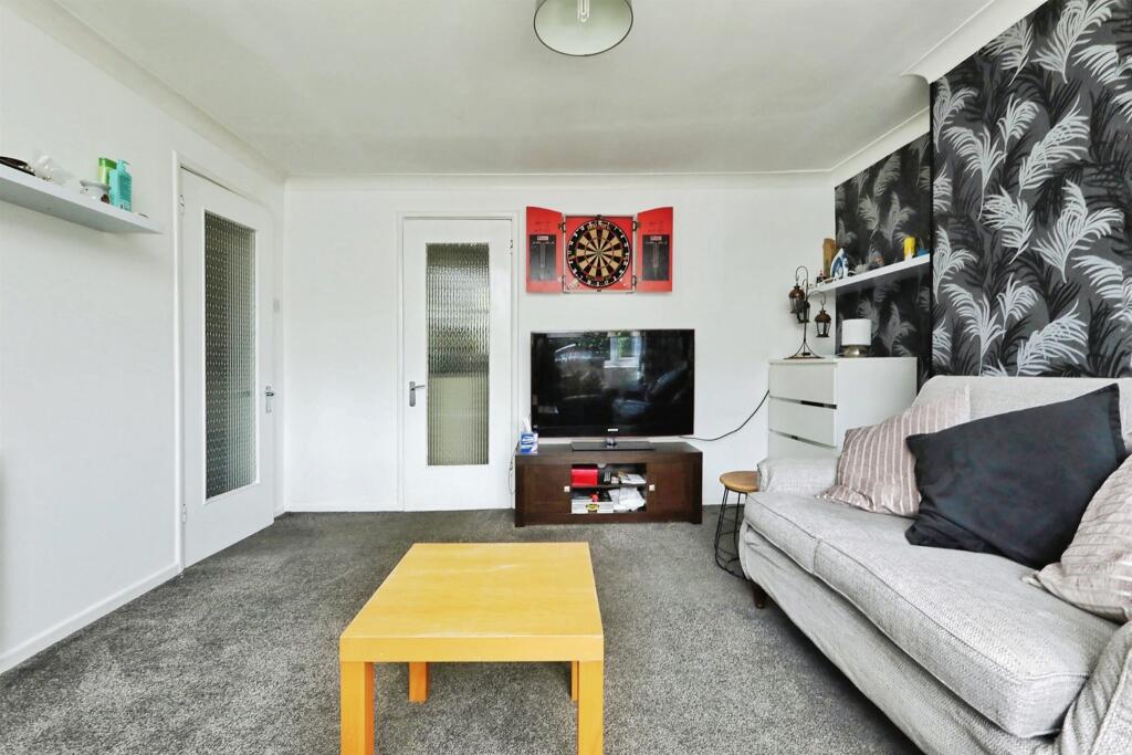 Apartment in Rotherham, South Yorkshire - View 5