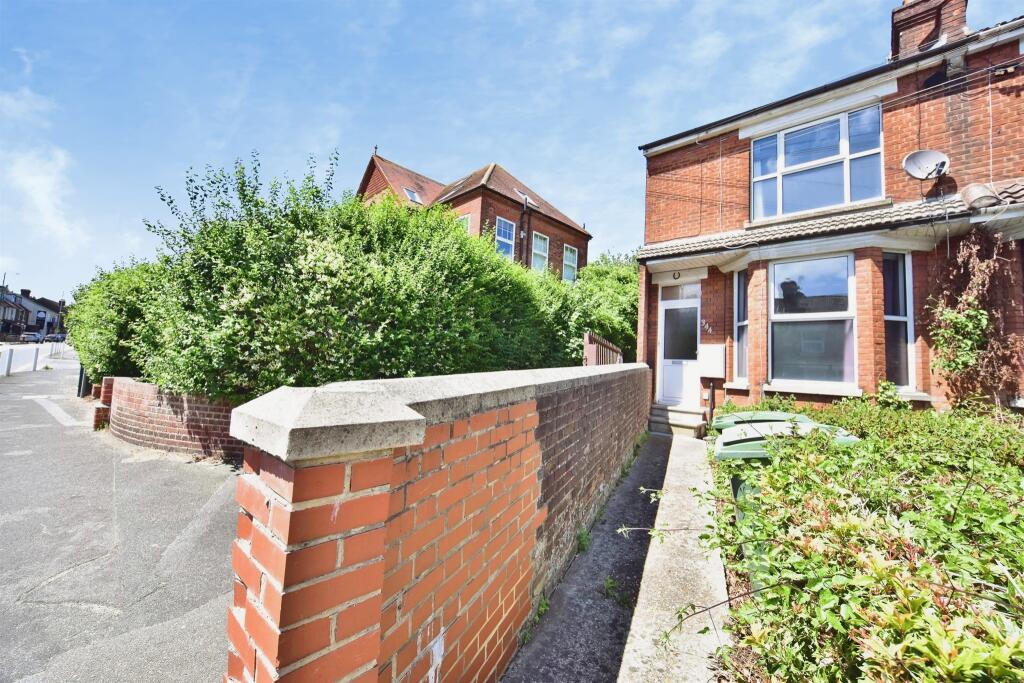 Main image of property: Tonbridge Road, Maidstone