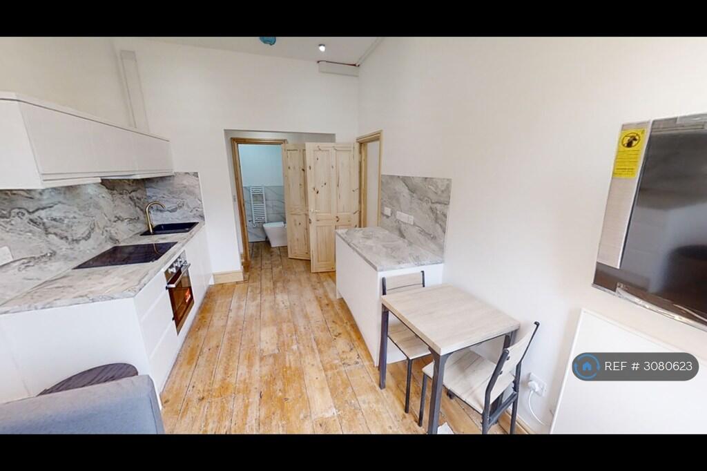 Apartment in Bristol - View 3