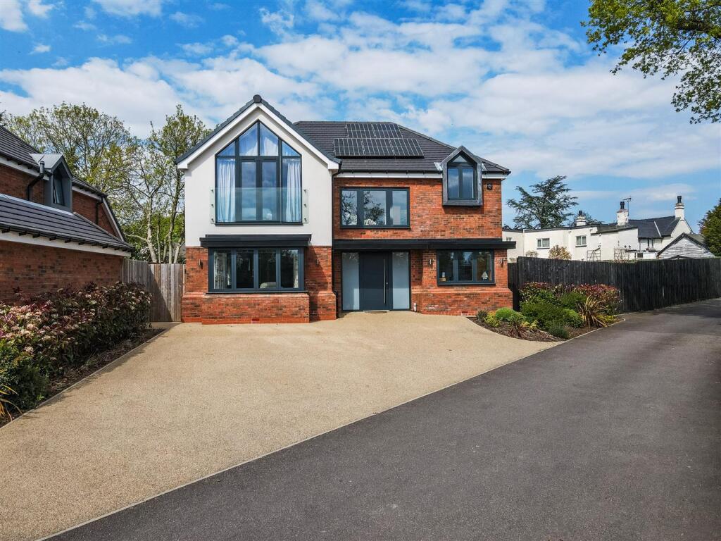 Main image of property: 167c Wood Lane, Earlswood