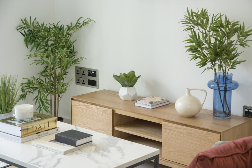 Apartment in Sutton - View 5