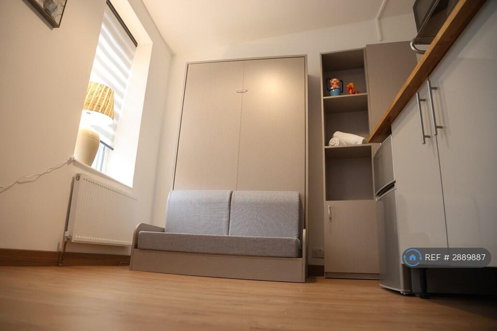 Studio flat for rent