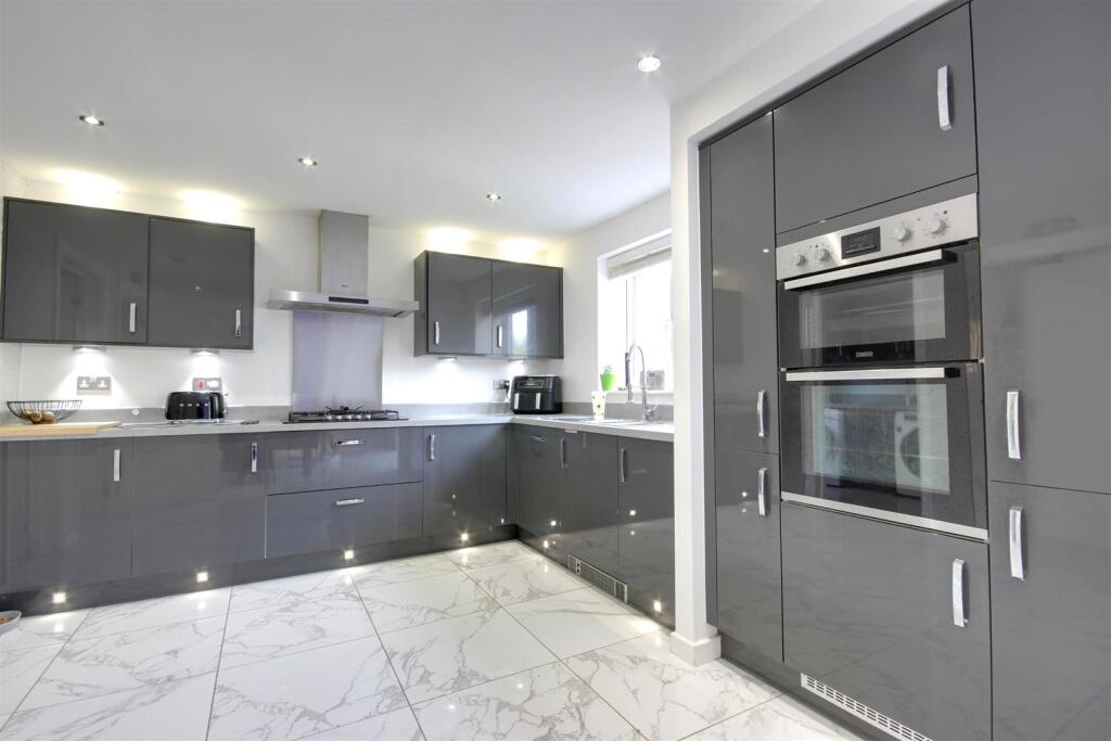 House in Hull - View 5