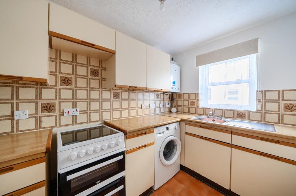Apartment in Redhill - View 4