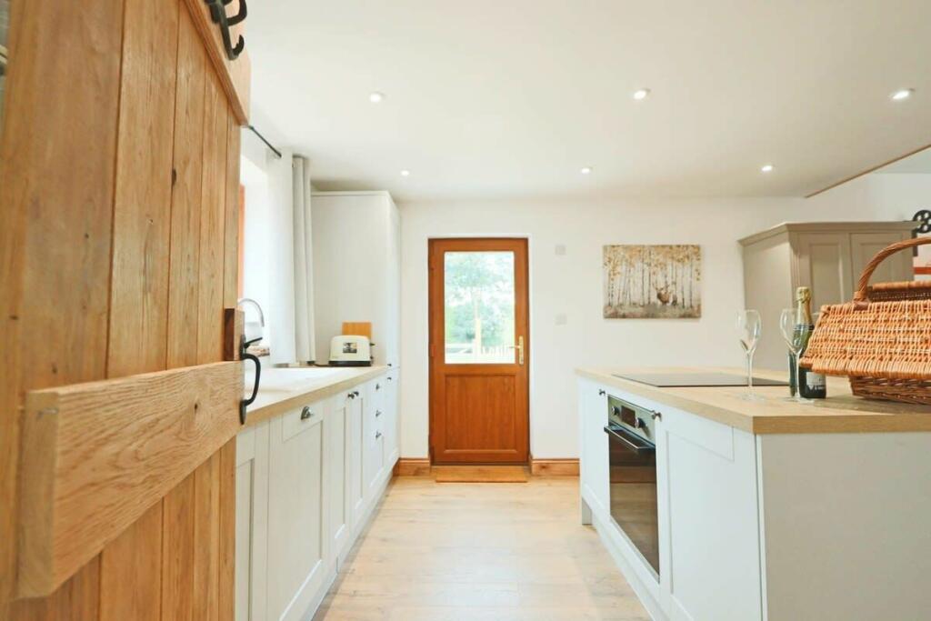 1 bedroom cottage for rent