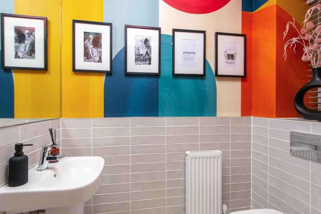 House in Oldham, Shaw and Crompton - More