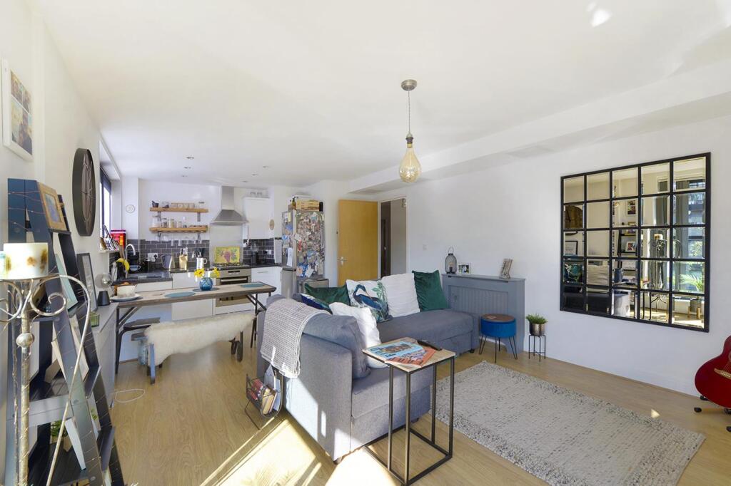 Apartment in Maidstone, Kent - View 3
