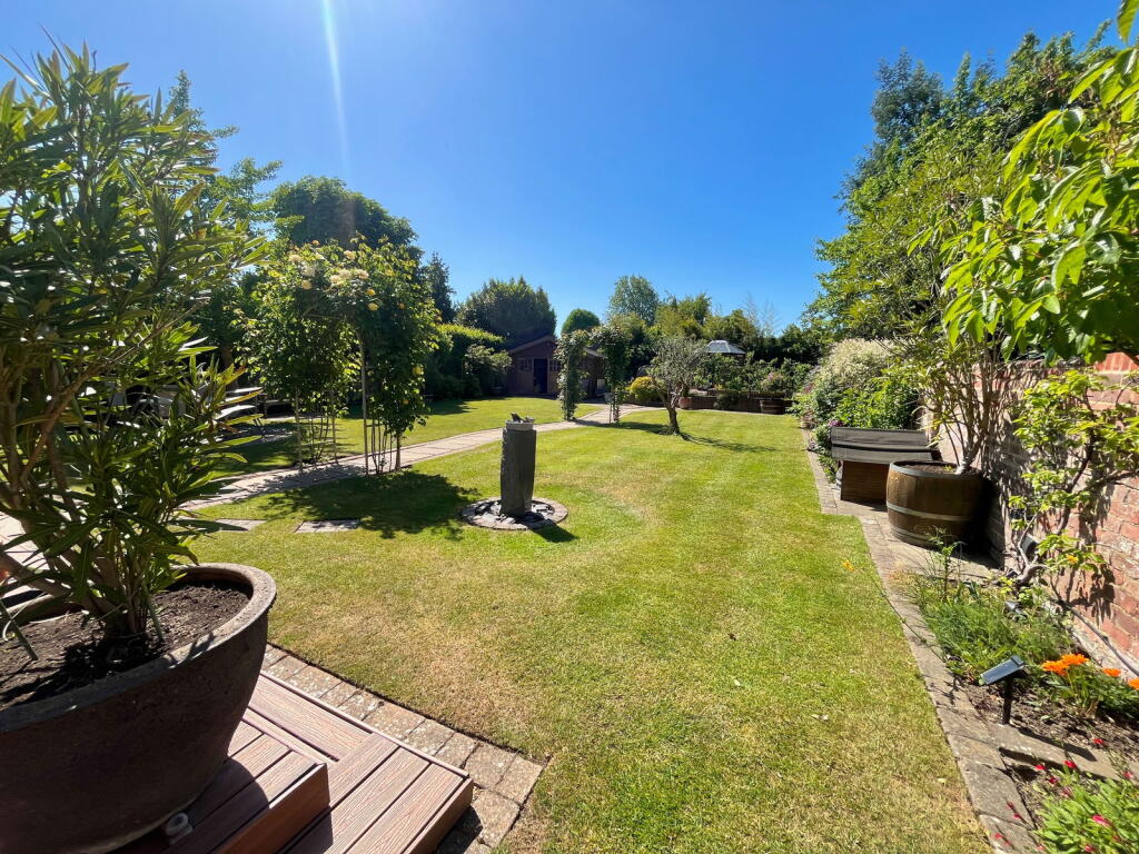 St Mary's Avenue, Alverstoke, Gosport PO12 2HX photo 3