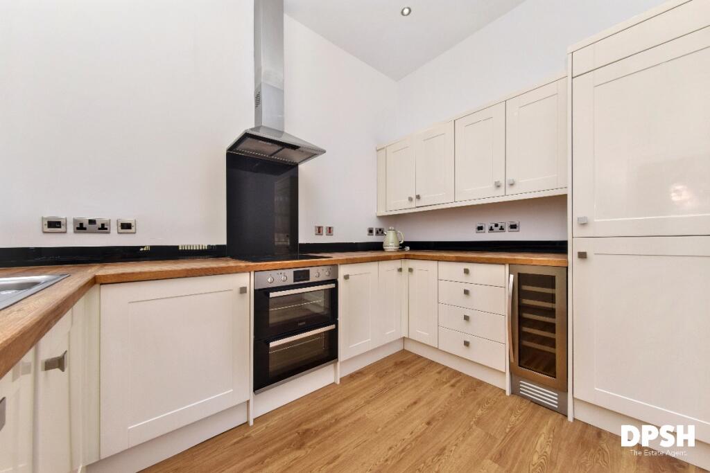 Apartment in Leeds, Well Hill, Morley