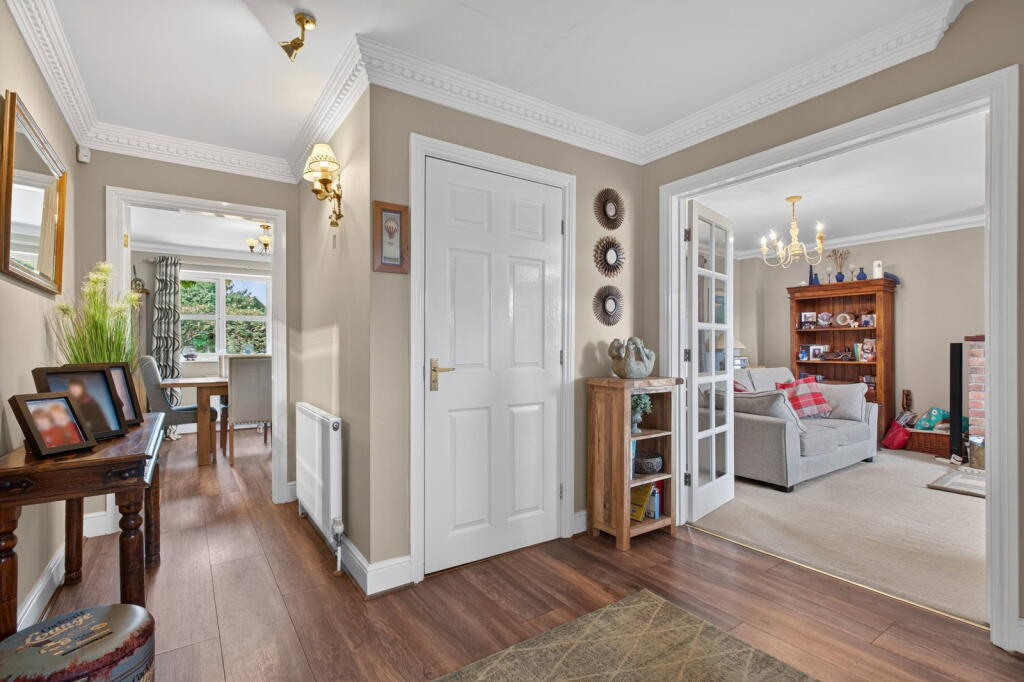 House in Woodford NN14, Woodford - View 5