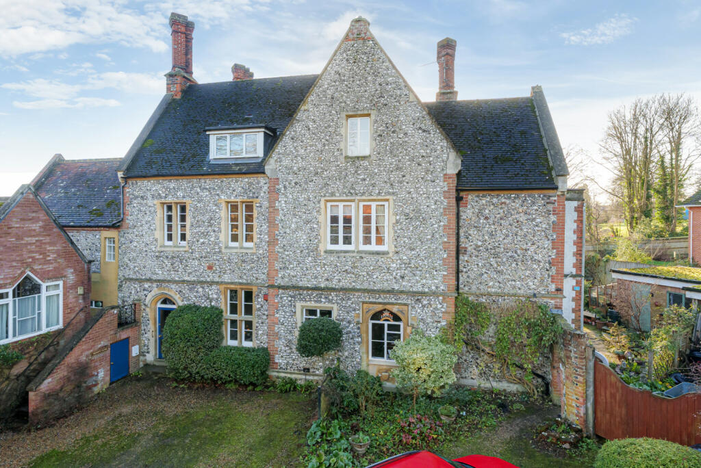 2-bed flat on Church Street, Henley-on-Thames, Oxfordshire, RG9, £475,000