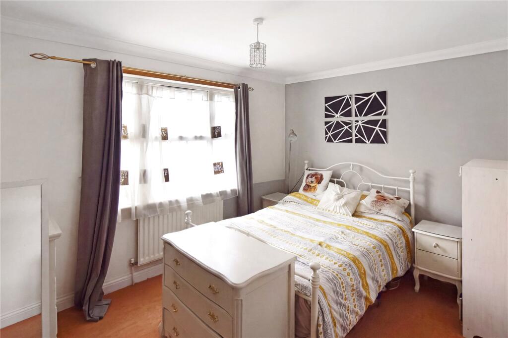 House in Dartford, Heath Side, Joydens Wood - More