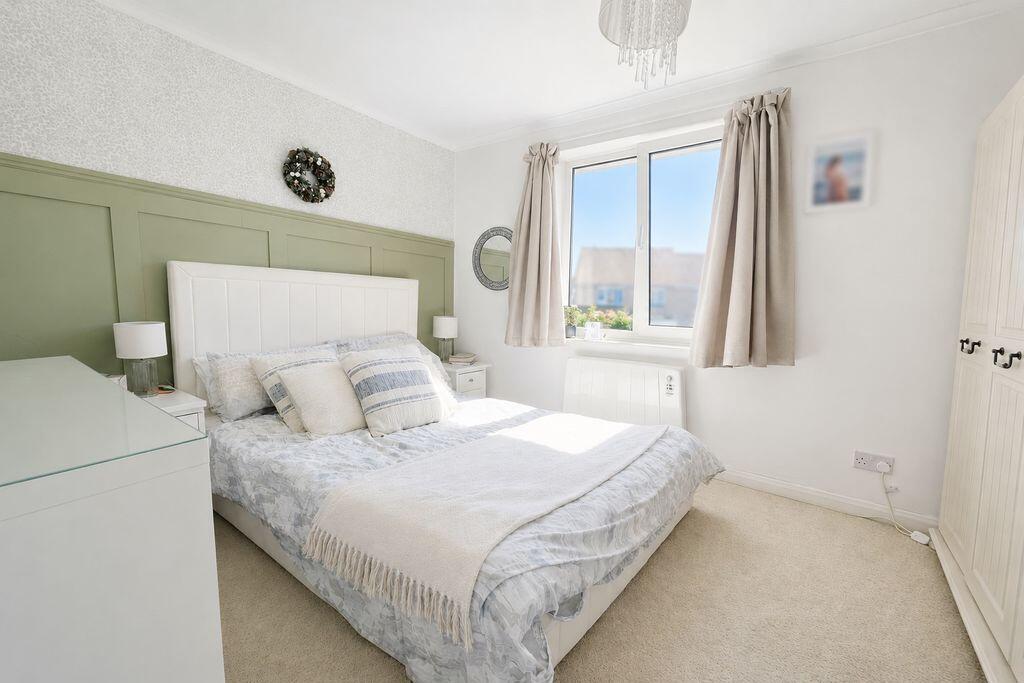House in Gosport, Lee-on-the-Solent - More