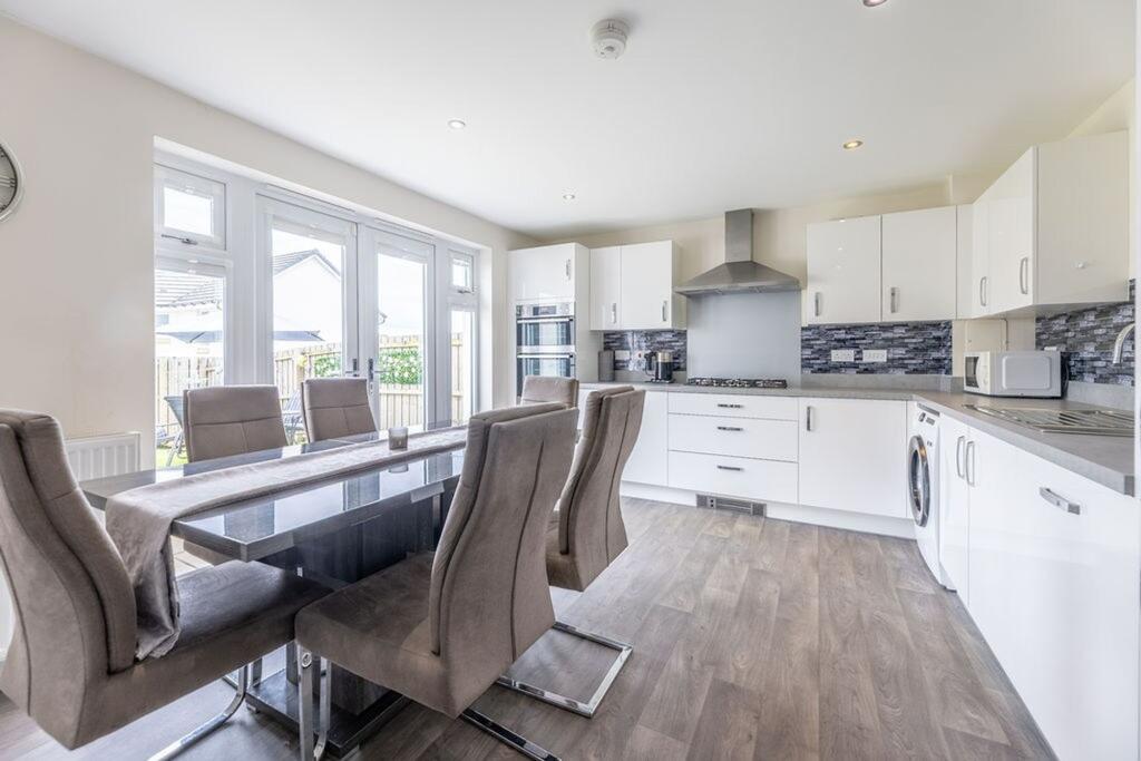 House in Brookfield, Merchiston, Renfrewshire - View 4