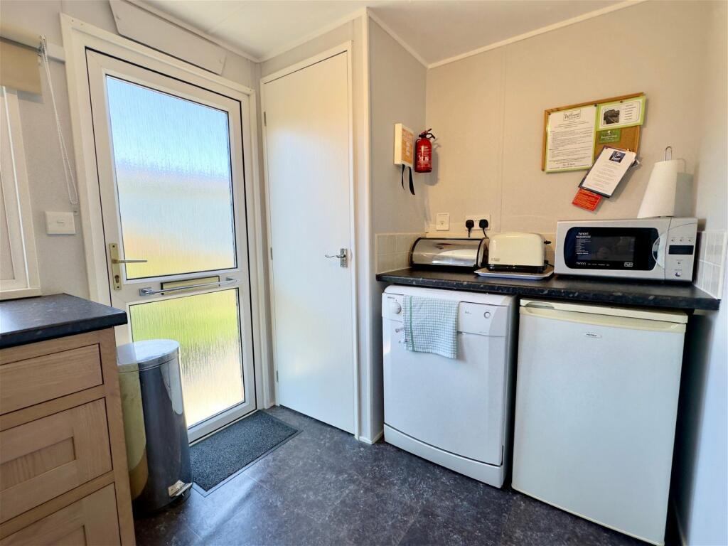 St Merryn Park, St Merryn, PL28 photo 3