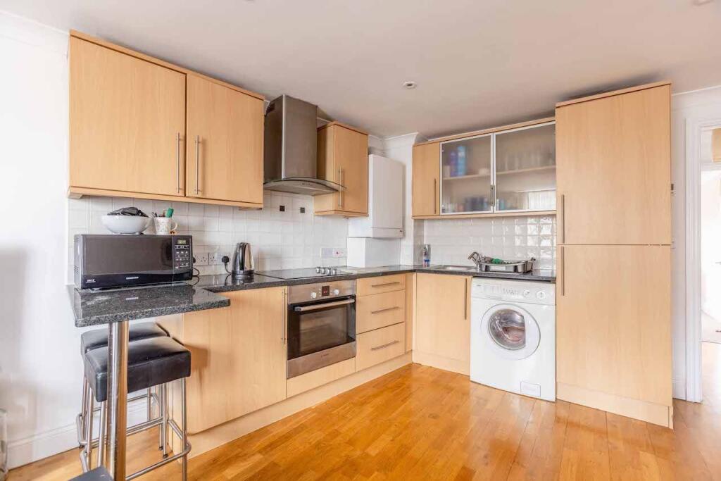 Apartment in Richings Park, Iver - View 3