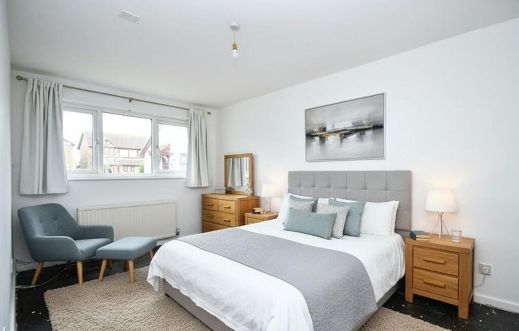 Broomehouse Avenue, Irlam, M44 photo 3
