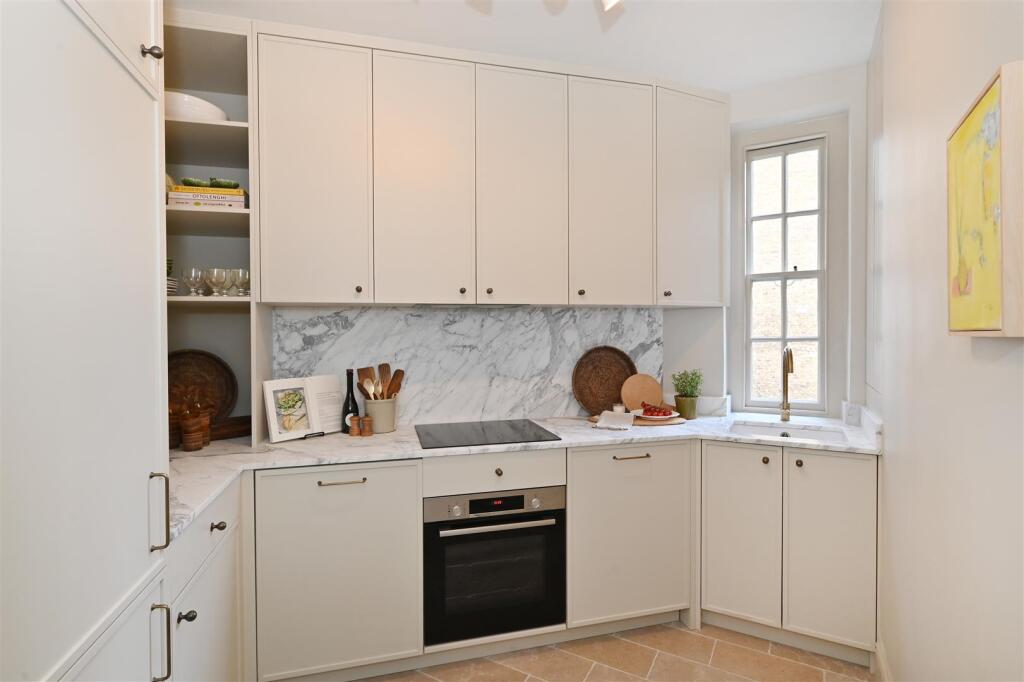 Apartment in London - View 5