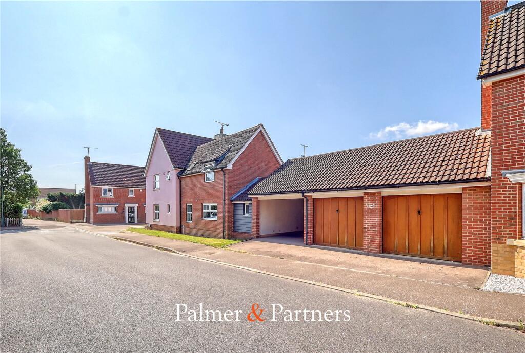 House in Chelmsford, Chancellor Park, Chelmer - View 4