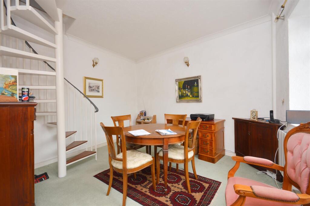 House in Brighton - View 5