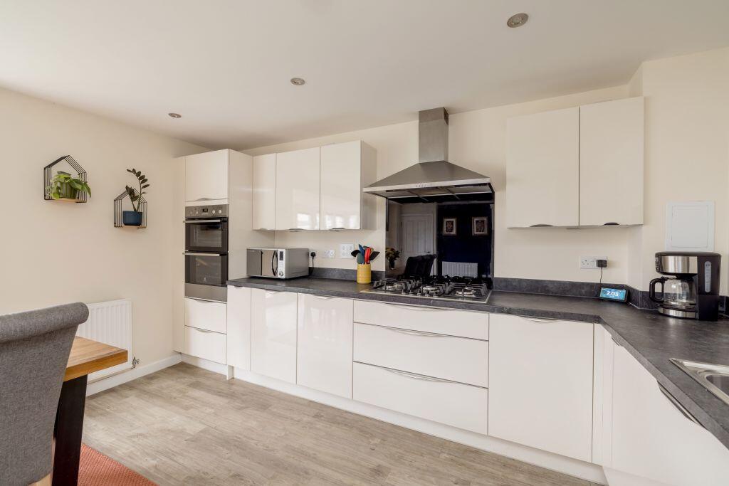 4 Rowieston Drive, Edinburgh, EH17 8WL photo 3