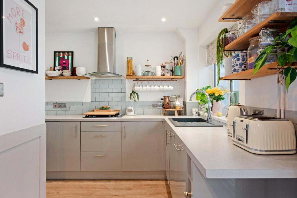 The Hartings, Felpham, Bognor Regis, West Sussex, PO22 photo 3