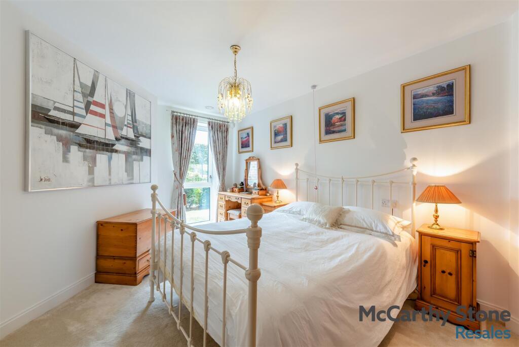 Apartment in Tunbridge Wells, Royal Wells Park, St James - More