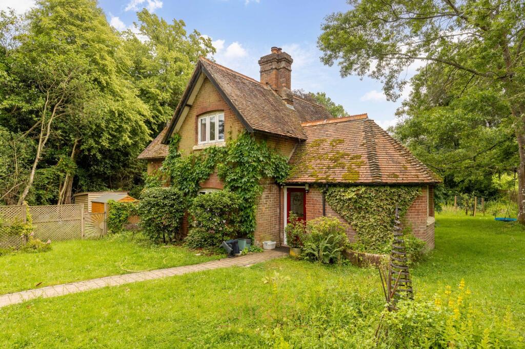 3-bed detached on Hartfield Road, Emerson College Hartfield Road, RH18, £650,000