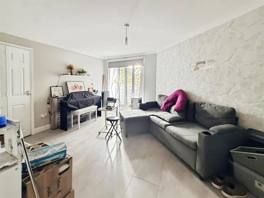 Apartment in Southend-on-Sea - View 5
