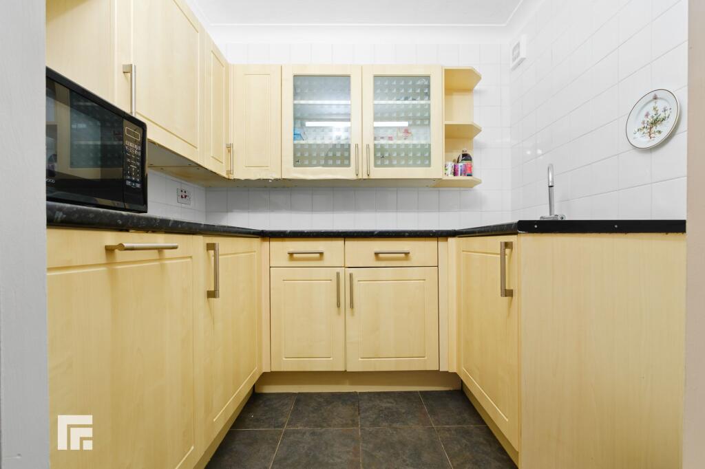 Apartment in Cardiff, Llanishen - View 4