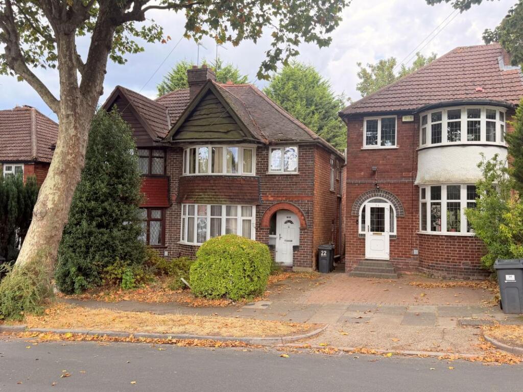 Main image of property: 22 Woodford Green Road, Hall Green, Birmingham, B28 8PL