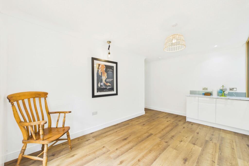 House in Torquay, Torbay - More