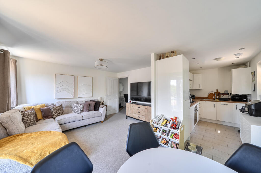 Apartment in Watford - View 2