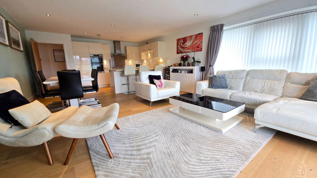 Farriers House, Kingman Way, Newbury, RG14 7GT photo 3