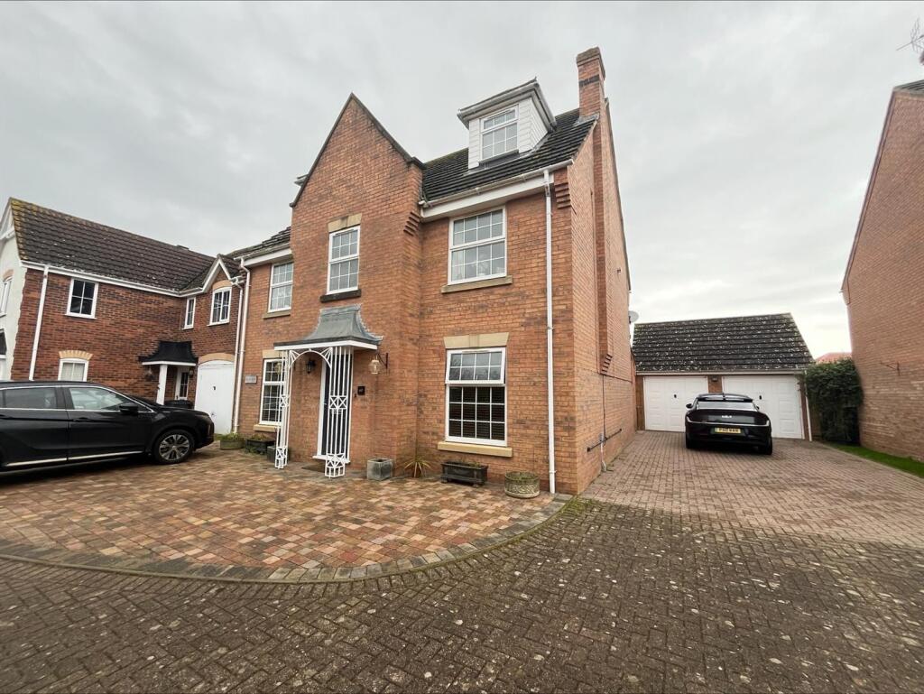 5-bed detached on Eresbie Road, Louth, LN11, £450,000
