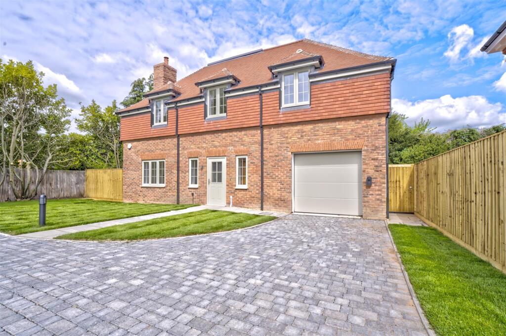 Main image of property: Welford Gate, Milcote Road, Welford On Avon, Stratford Upon Avon