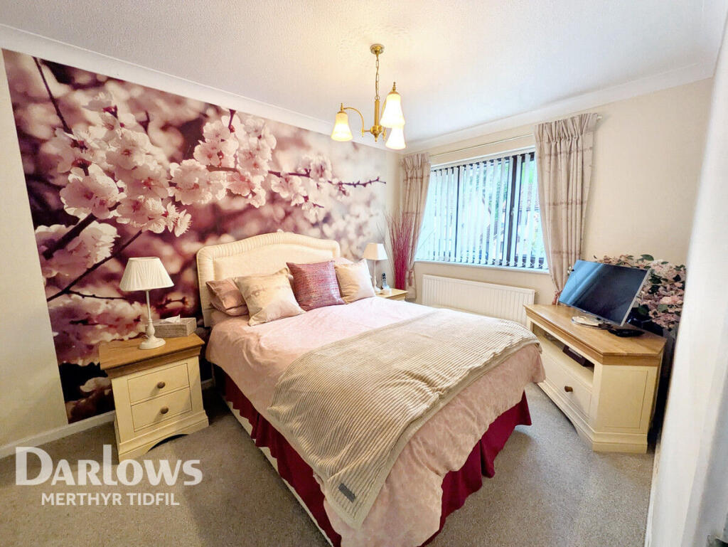 3-bed semi-detached on Riverside Park, Merthyr Tydfil, £260,000